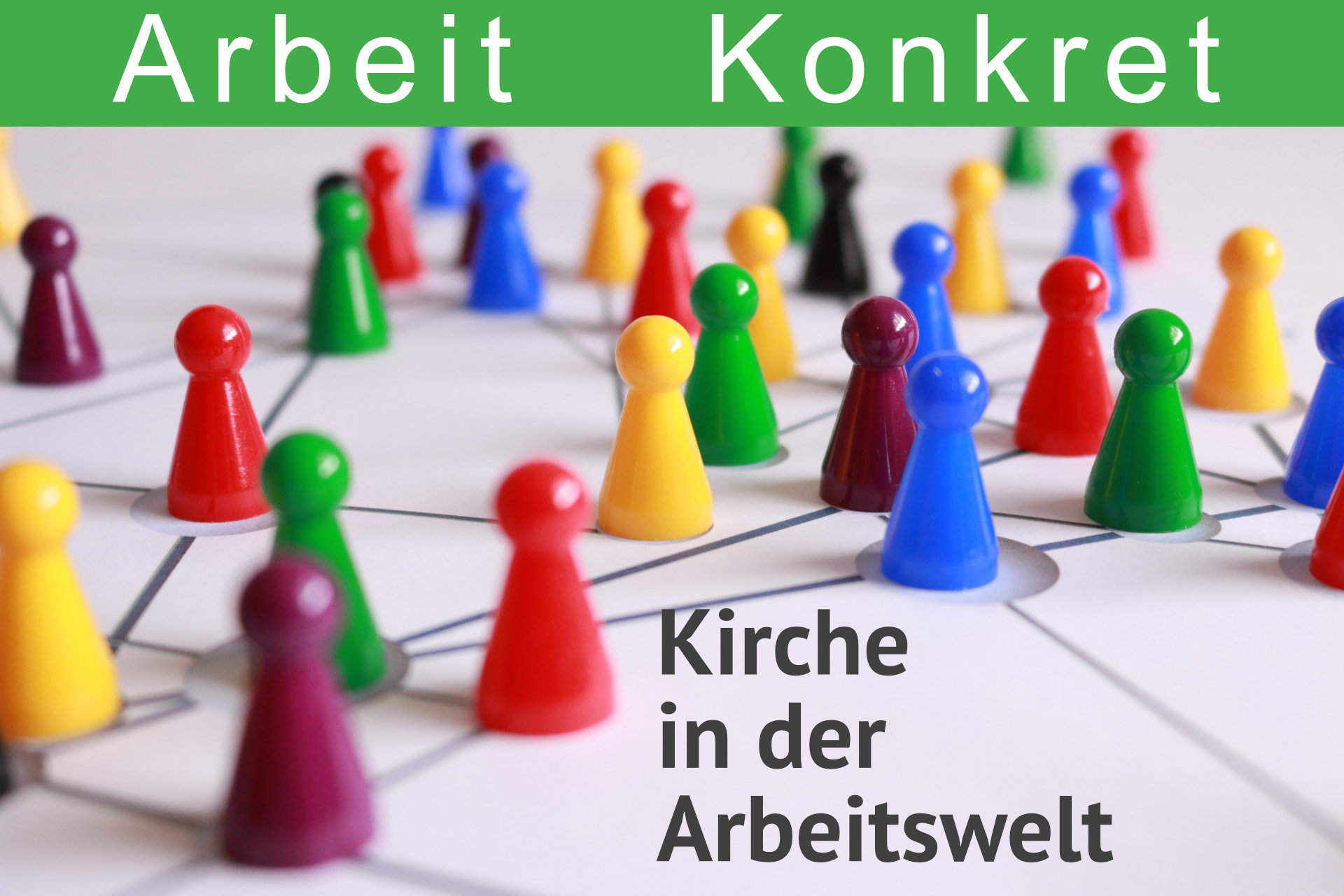 Bild von Spielfiguren, die als Netzwerk angeordnet sind. Logo von Arbeit konkret und Kirche in der Arbeitswelt.